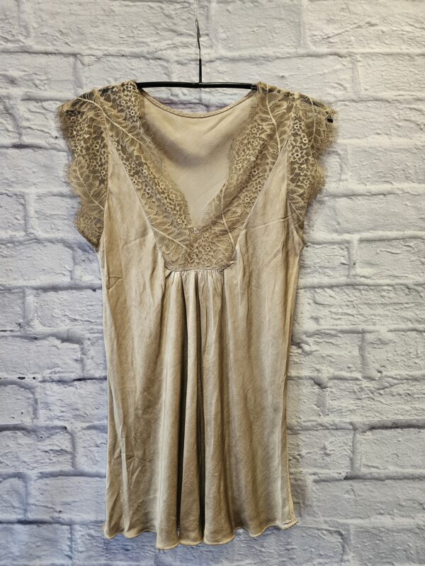 Satintop beige "Mit Spitzenträger"