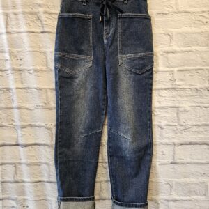 Dunkle Jeans „Mit aufgesetzten Taschen