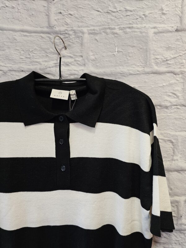 Polostrickpulli KAFFE "Mit Blockstreifen in Schwarz/Wollweiss" – Bild 2