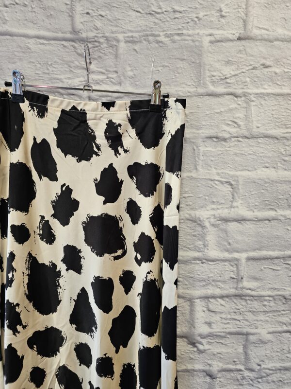 Langer Viskoserock "Beige/Schwarz" – Bild 2