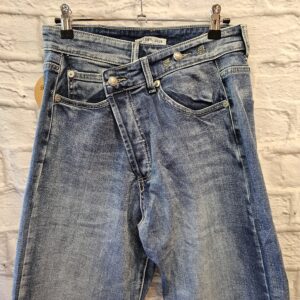 Jeans „Schräg geknöpft“