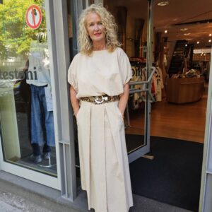 Baumwollbluse mit passendem Rock in beige