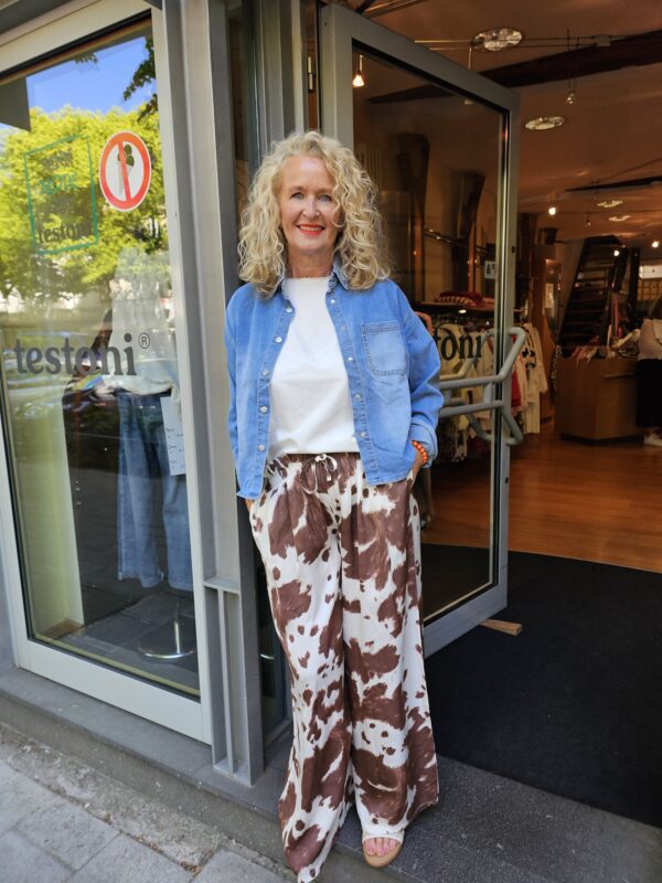 Kurzes Jeansbluse mit weiter Hose