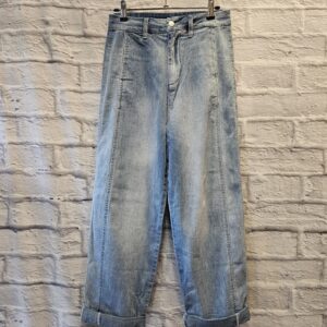 Helle Jeans “ Mit weitem Oberschenkel“