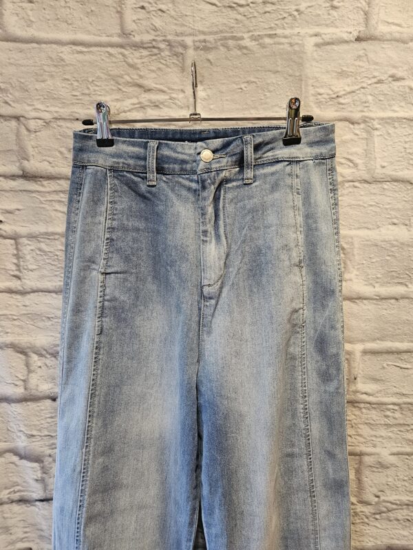 Helle Jeans " Mit weitem Oberschenkel" – Bild 2