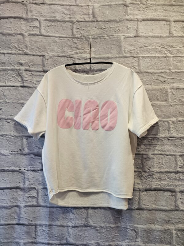 Kurzarmsweatshirt in Wollweiss "Mit Schriftzug in rosa "CIAO"