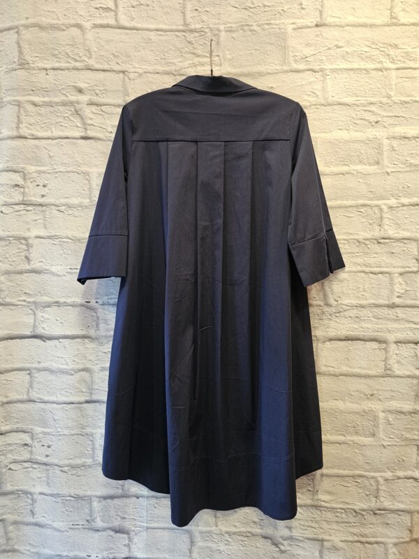 Hemdblusenkleid in Dunkelblau "Mit Falten im Rücken" – Bild 3