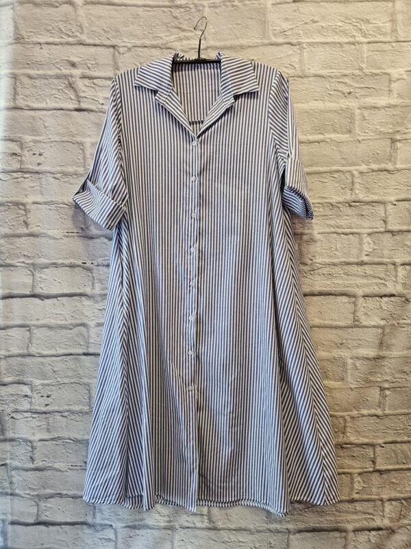 Kleid gestreift "In einer A-Form"