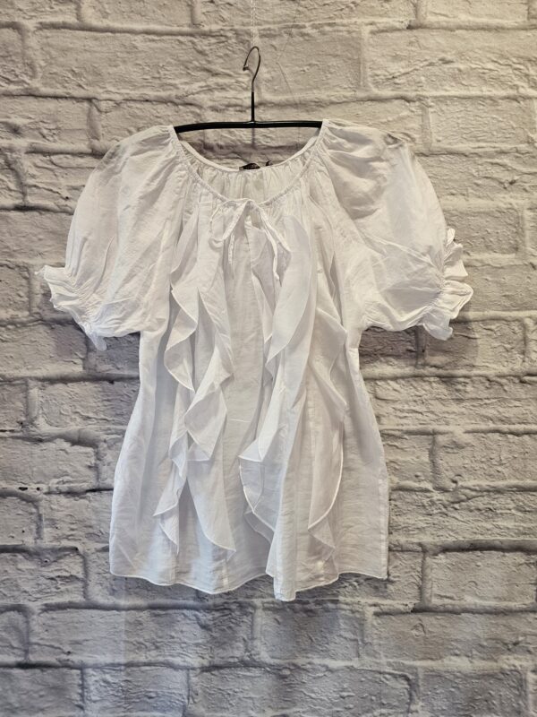 Bluse in Weiss "Mit Volants"