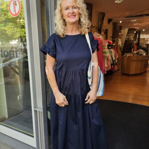 Tolles Kleid in dunkelblau mit Stufen