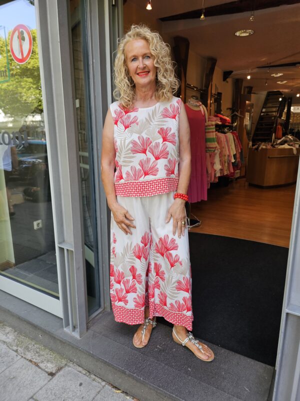 Leichtes Top und Hose in rot gemustert