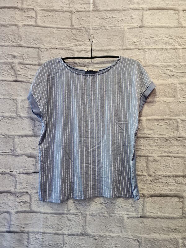 Shirt in Jeansblau "Mit weissen Streifen"