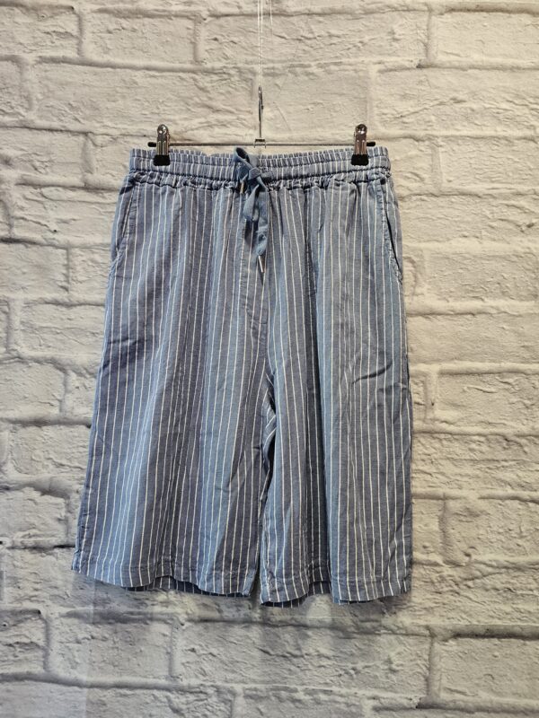 Leinenshort in Jeansblau "Mit weissen Streifen"