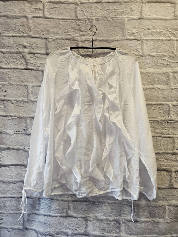 Weisse Bluse "Mit Volants"