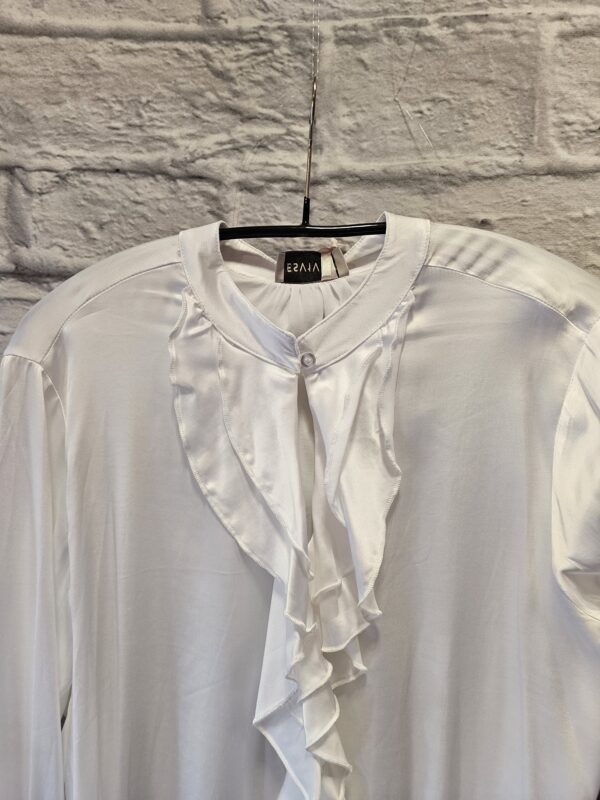 Satinbluse in Weiss "Mit Volants" – Bild 2