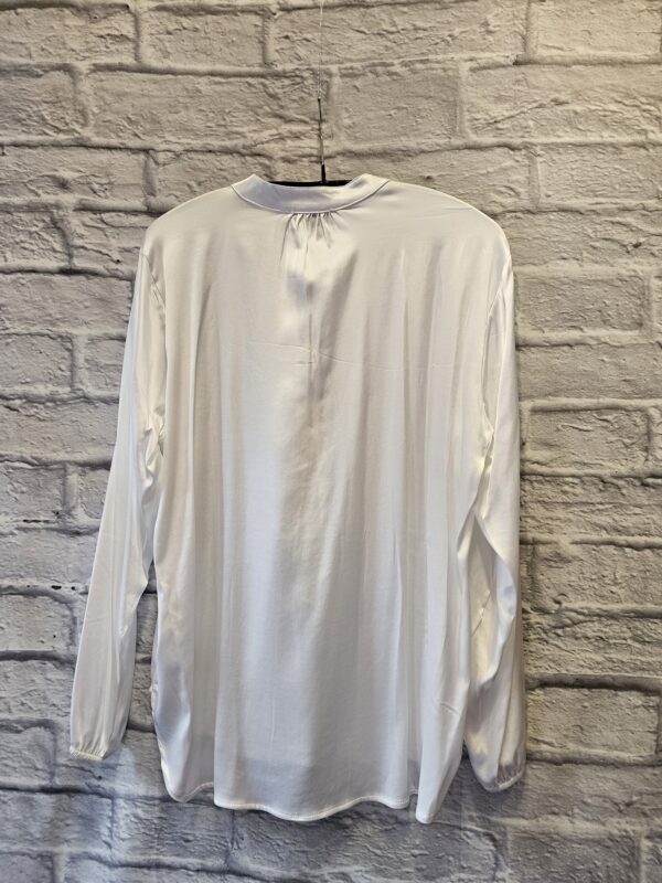 Satinbluse in Weiss "Mit Volants" – Bild 3