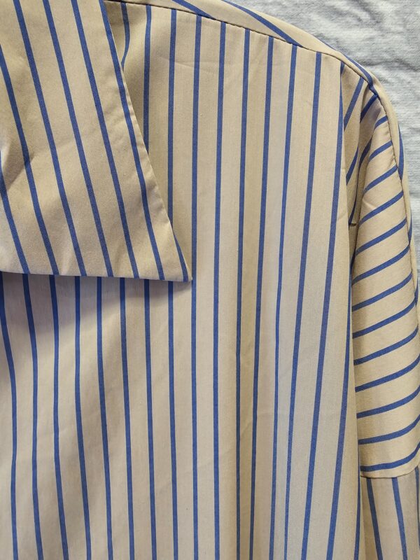 Oversize Bluse in Beige "Mit Blau gestreift" – Bild 2