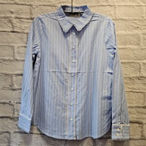 Bluse FRANSA in Hellblau „Gestreift und mit einer Bordüre“