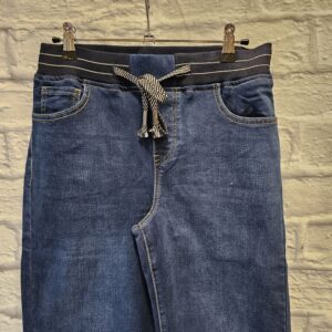 Weite Jeans „Dunklere Waschung“