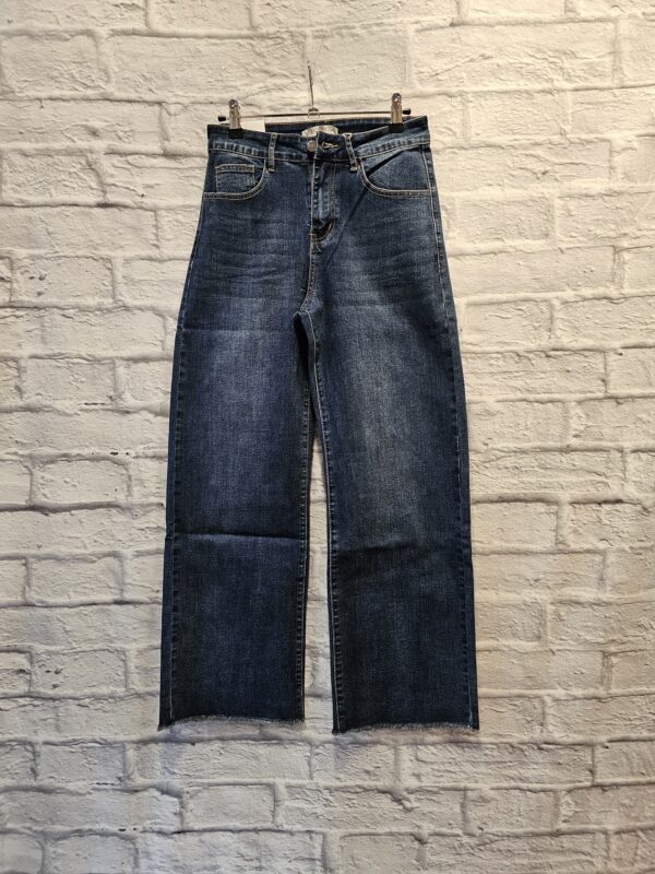 Jeans mit ausgefranstem Saum "Dunkle Waschung"