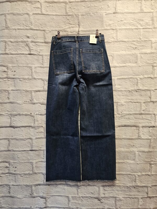 Jeans mit ausgefranstem Saum "Dunkle Waschung" – Bild 3