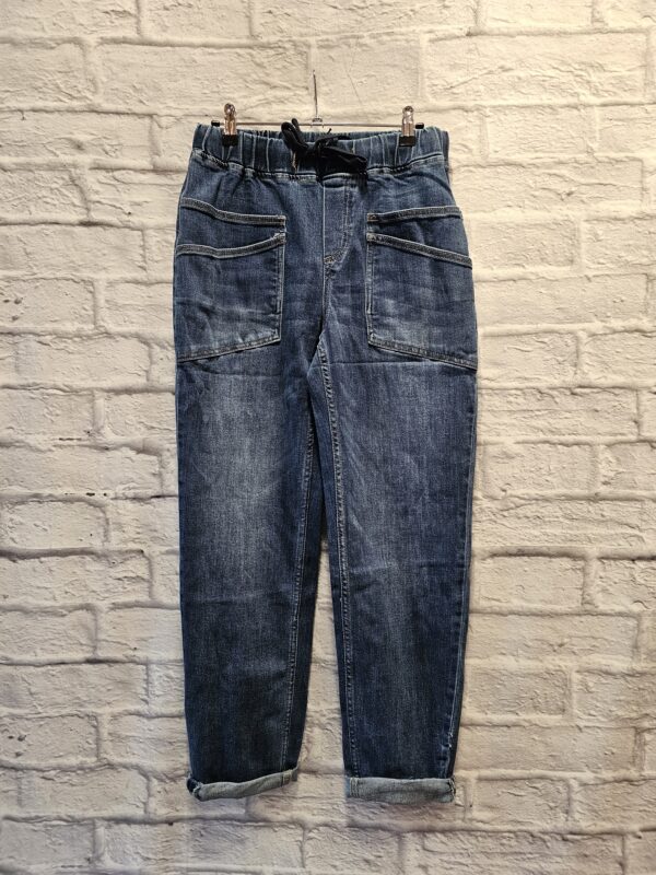 Jeans mit Gummizug "Dunkle Waschung"
