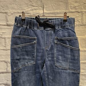 Jeans mit Gummizug „Dunkle Waschung“