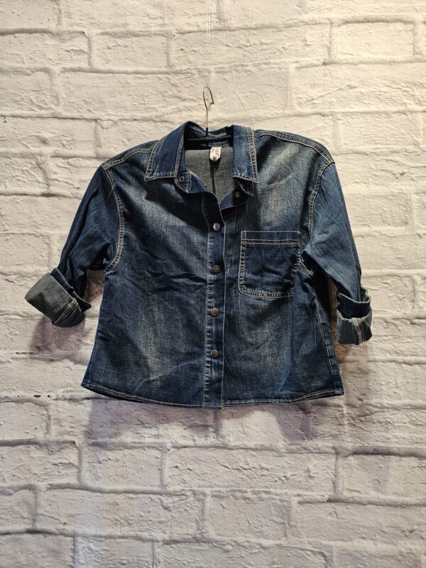 Kurze Jeansbluse "Dunkle Waschung"