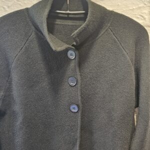 Strickjacke mit drei Knöpfen „Schwarz“