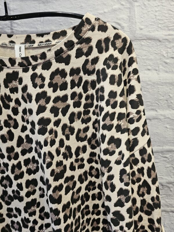 Leichtes Leosweatshirt "Mit Schwarz" – Bild 2