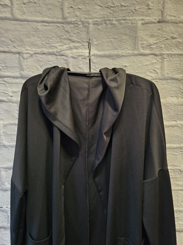 Leichter Sweatmantel "Schwarz" – Bild 2