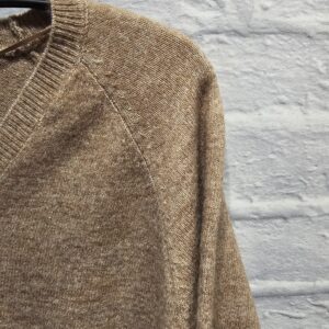 Pulli KAFFE mit V-Ausschnitt „Cognac“