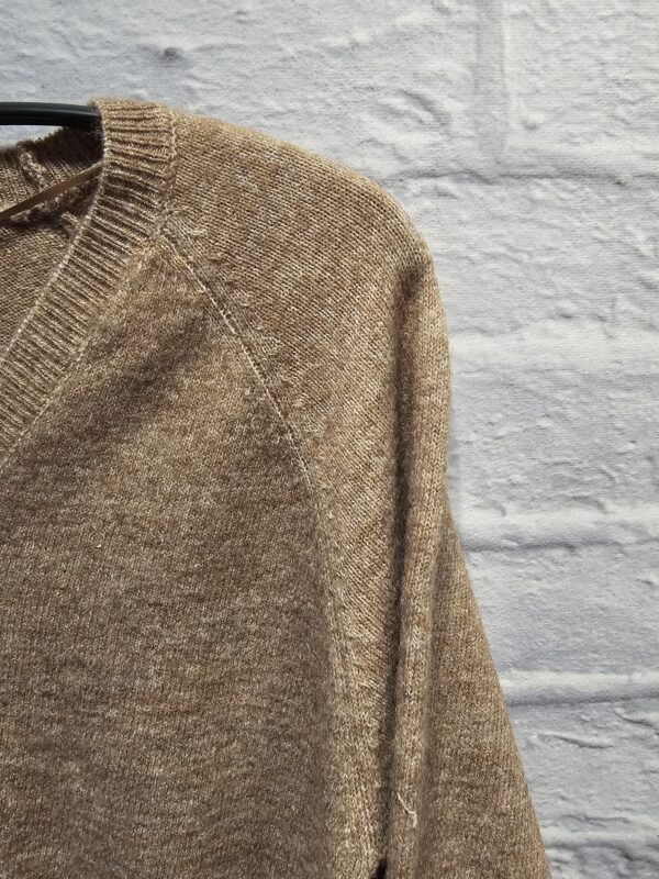 Pulli KAFFE mit V-Ausschnitt "Cognac" – Bild 2