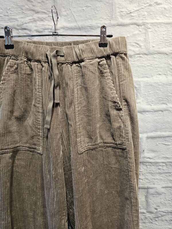 Weite Cordhose FRANSA "Taupe" – Bild 2