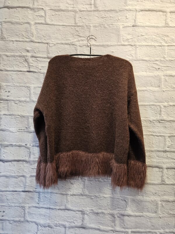 Pulli in Braun "Puschelabschluss an Armen und Saum" – Bild 3