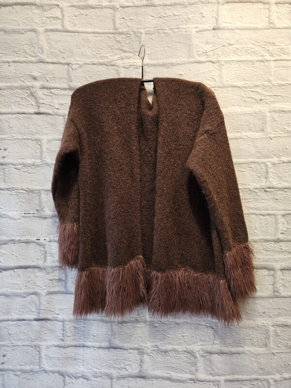 Strickjacke Braun "Mit Puschel an Armen und Saum"