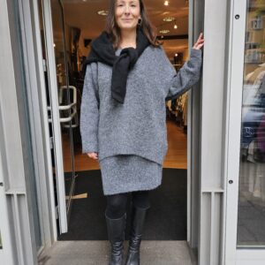 Kurzer Strickrock mit passendem Pulli von KAFFE in grau