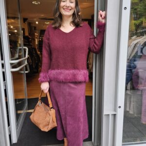 Rock aus Velour mit Pulli in bordeaux