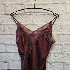 Kurzes Top mit Spitze „Bordeaux“