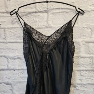 Kurzes Top mit Spitze „Schwarz“