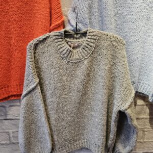 Pulli in Grobstrick in Hellgrau, Orange und Hellblau