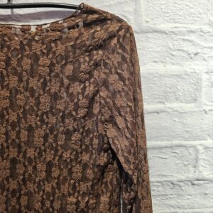 Spitzenshirt mit einer längeren Seite „Schokobraun“